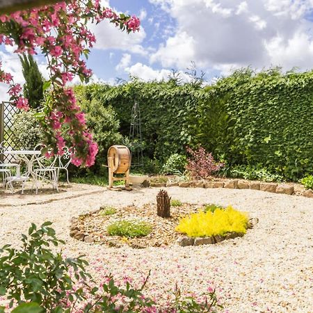 Bed and Breakfast Le Jardin Des Fees Savigny-le-Vieux Exterior foto