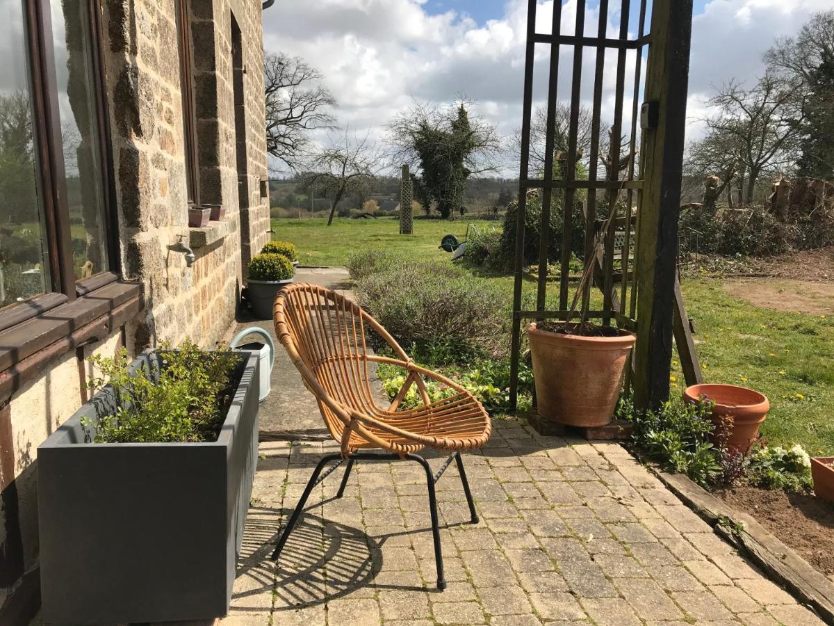 Bed and Breakfast Le Jardin Des Fees Savigny-le-Vieux Exterior foto