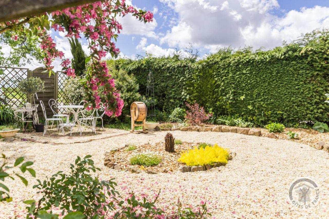 Bed and Breakfast Le Jardin Des Fees Savigny-le-Vieux Exterior foto