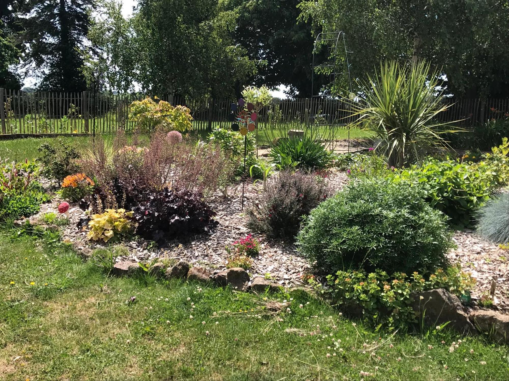 Bed and Breakfast Le Jardin Des Fees Savigny-le-Vieux Exterior foto